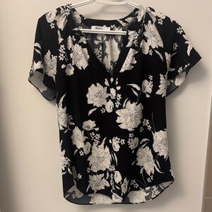 Ricki's White Floral Short Sleeve Blouse